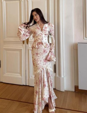 Elegant Floral Skirt Outfit