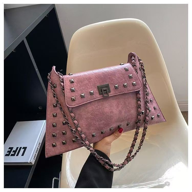 Chic Chain Shoulder Bag